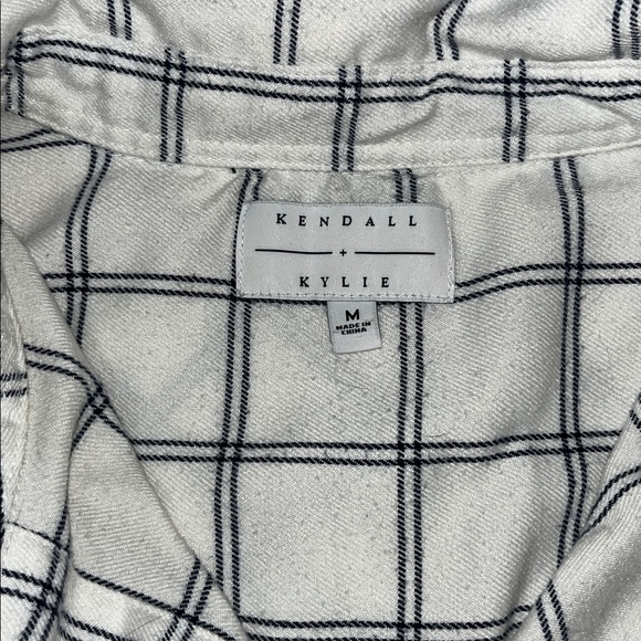 Kendall + Kylie Medium white and blue flannel‎ crop top - Picture 4 of 6